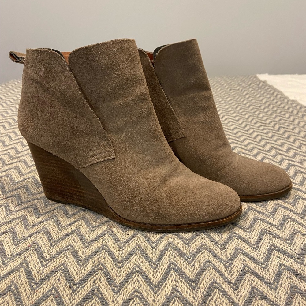 Lucky Brand Yameena Suede Wedge Ankle Boots – Size 10 (Mushroom Brown)